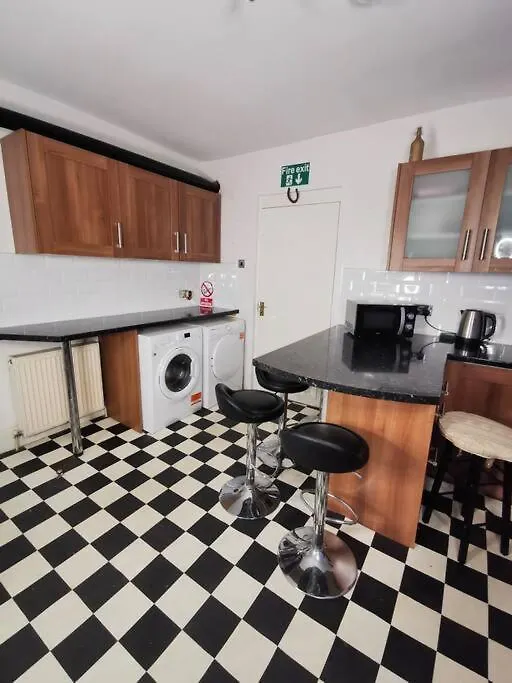 Old Trafford City Centre Events 4 Bedrooms 6 Rooms Sleeps 3 - 8-1