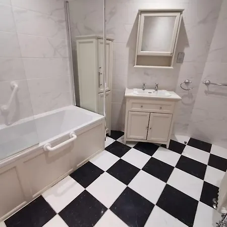 Old Trafford City Centre Events 4 Bedrooms 6 Rooms Sleeps 3 - 8-2