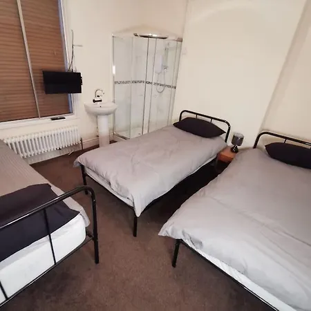 Old Trafford City Centre Events 4 Bedrooms 6 Rooms Sleeps 3 - 8-3